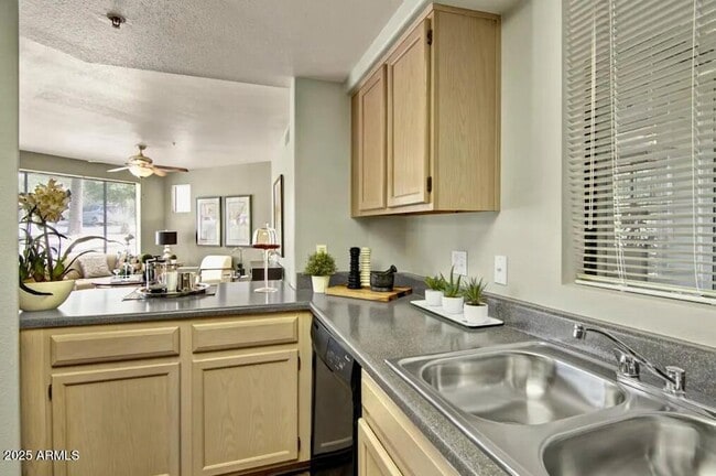 Foto del edificio - 1550 E Thunderbird Rd