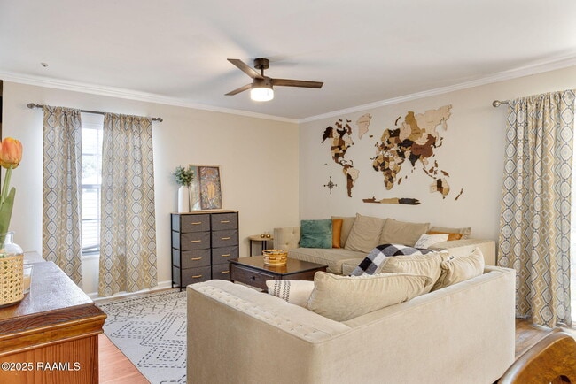 Foto del edificio - 211 Versailles Blvd