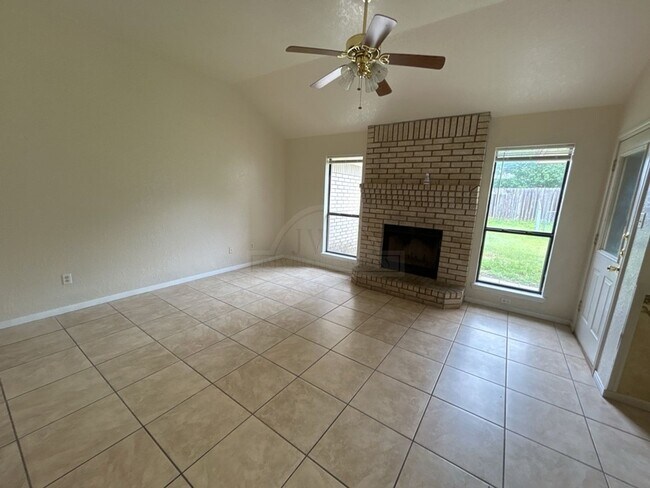 Building Photo - 4201 Aspen Dr