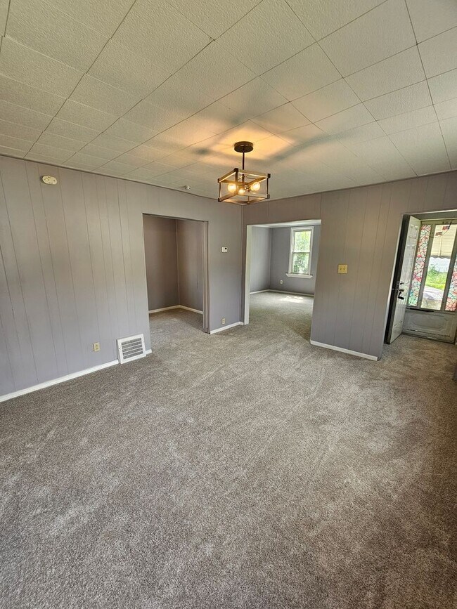 Foto del edificio - Freshly Updated 3 Bedroom Home in Slavic Village