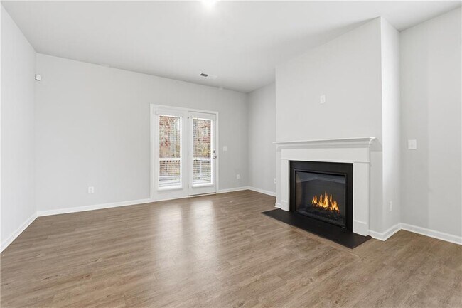 Building Photo - 6615 Bluffview Dr