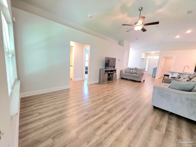 Foto del edificio - 1813 Leigh Lp