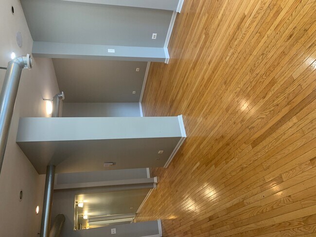 Building Photo - 1530 E 65th Pl