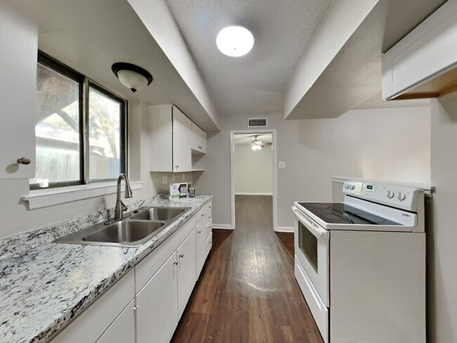 Foto del edificio - 4820 Grove St
