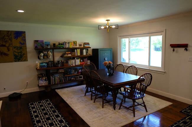 Building Photo - 6027 Frontier Dr