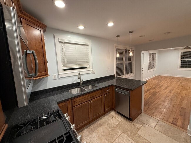 Building Photo - 4604 Meadow Ct