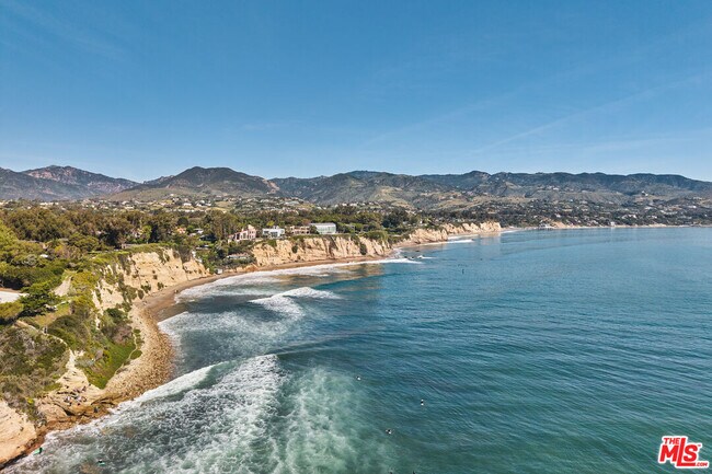 Building Photo - 6515 Dume Dr