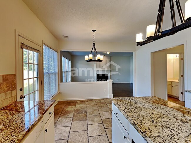 Foto del edificio - 4505 Glenaire Dr NW