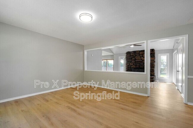 Building Photo - 714 E Rosewood St