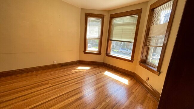 sala de estar - 3753 N Magnolia Ave