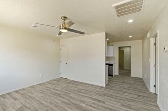 Building Photo - 1133 E Lee St