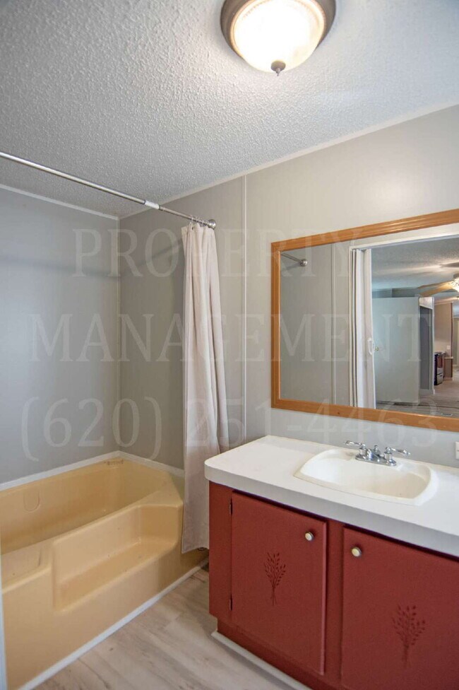 Foto del edificio - 2-Bedroom with 2 Full Baths in Coffeyville!