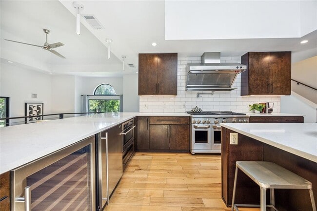 Building Photo - 3911 Dry Creek Dr
