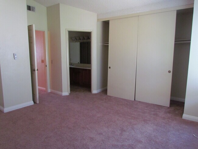 Dormitorio principal - 7892 Mission Vista Dr