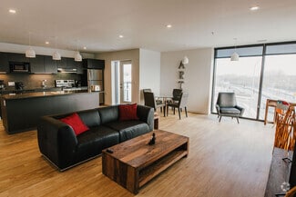 Building Photo - 221 Stradbrook Ave
