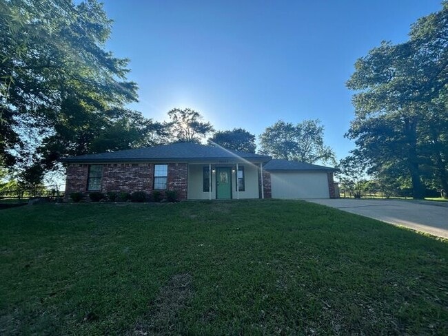 Building Photo - Lakeside Dream Home: Fully Remodeled 4BD/2BA Near Loop 323