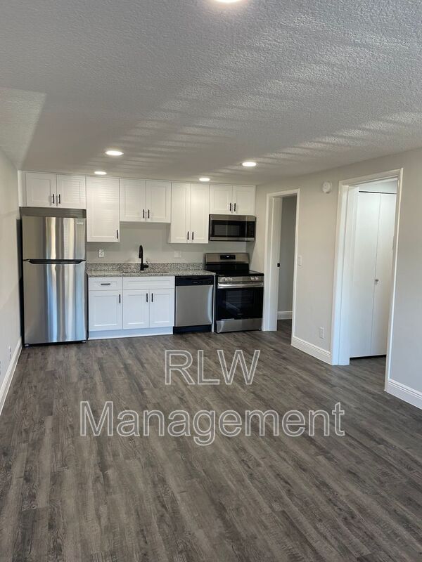 Foto del edificio - 611 Mt Homer Rd