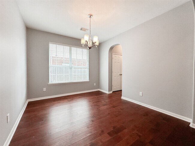 Foto del edificio - 6810 Summer Bridge Ln