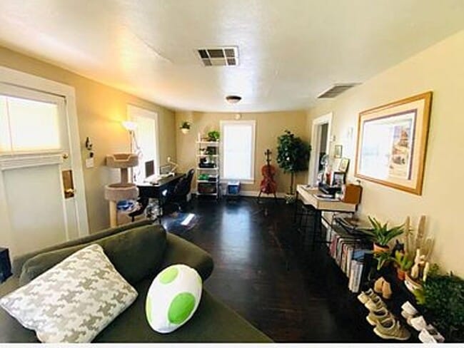Building Photo - **Charming 2 Bedroom Home in Tempe – Avail...
