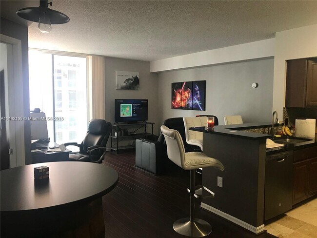 Foto del edificio - 5085 NW 7th St