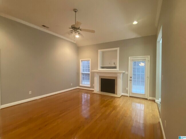 Building Photo - 4634 Highgrove Dr