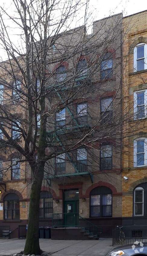 Building Photo - 880 Greene Ave
