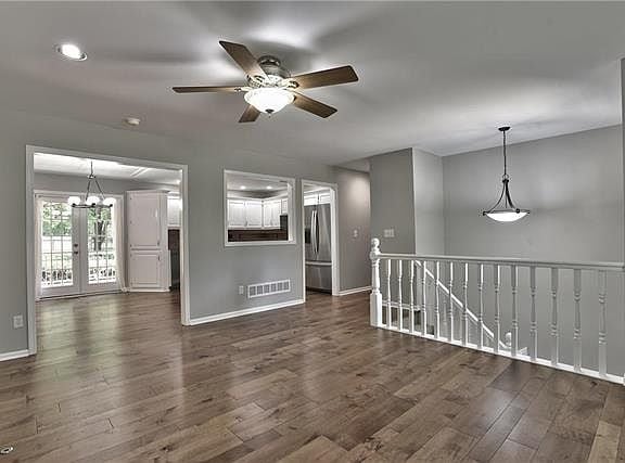 Building Photo - 15412 W 80th St