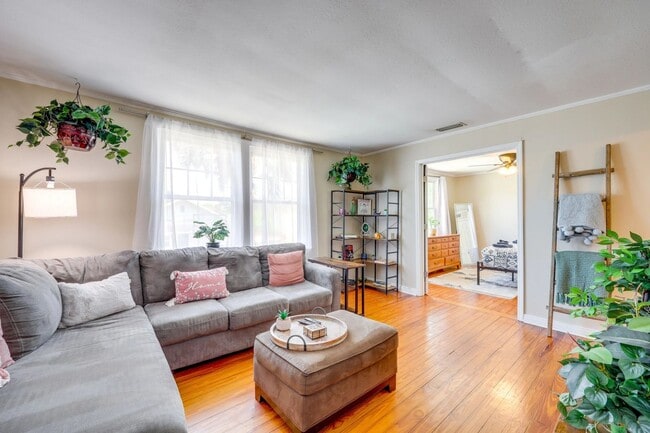 Building Photo - 1644 Naldo Ave