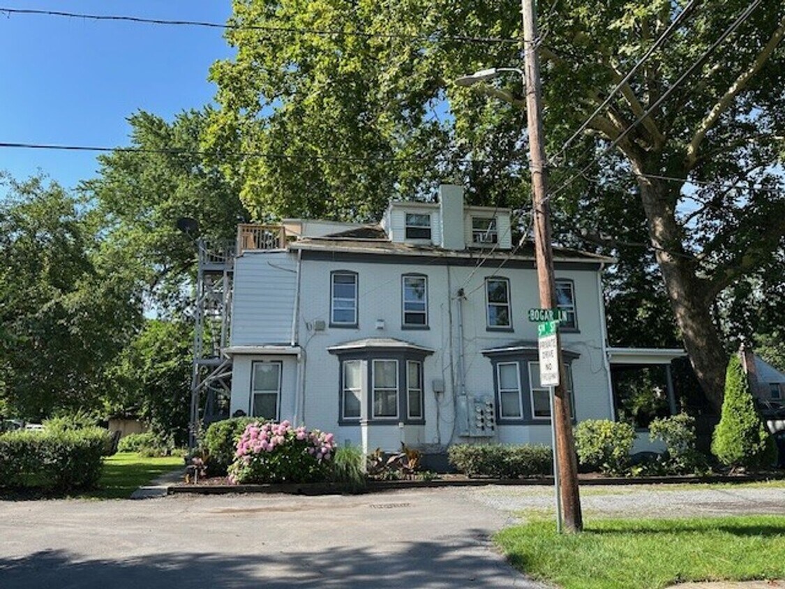 Primary Photo - 3445 Florence St