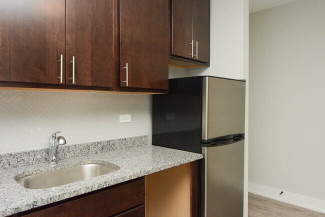 Foto del edificio - 429.5 W Belden Ave