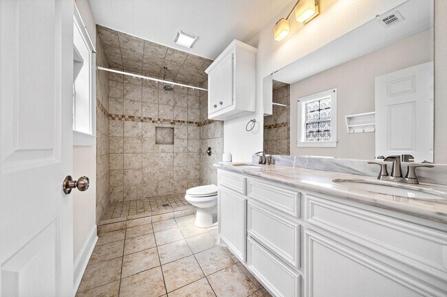 Foto del edificio - 1327 Idylwild St