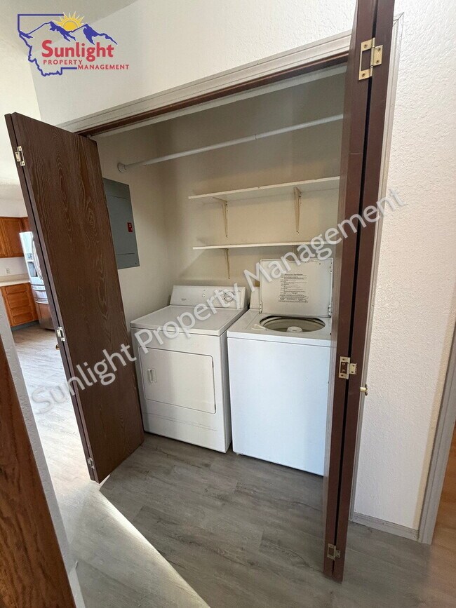 Foto del edificio - Updated 2-Bedroom Condo in the Heights – Garage, Balcony & Views