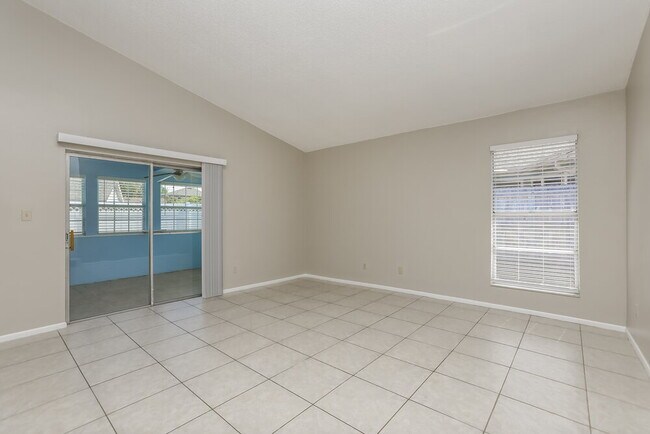 Building Photo - 1448 La Paloma Cir