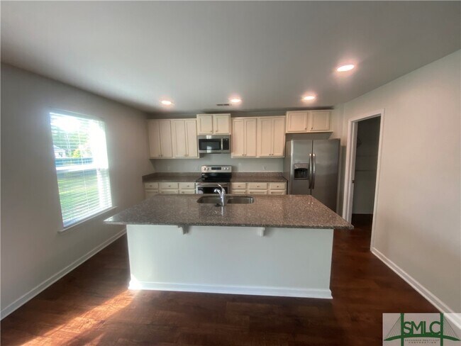 Building Photo - 654 Hogan Dr