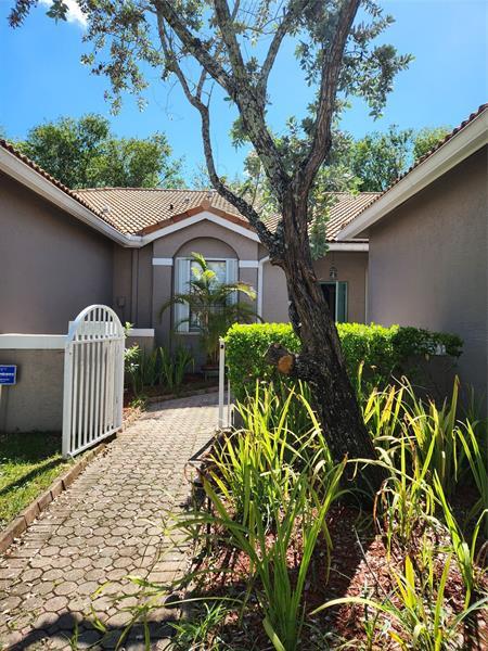 Foto principal - 2300 E Aragon Blvd