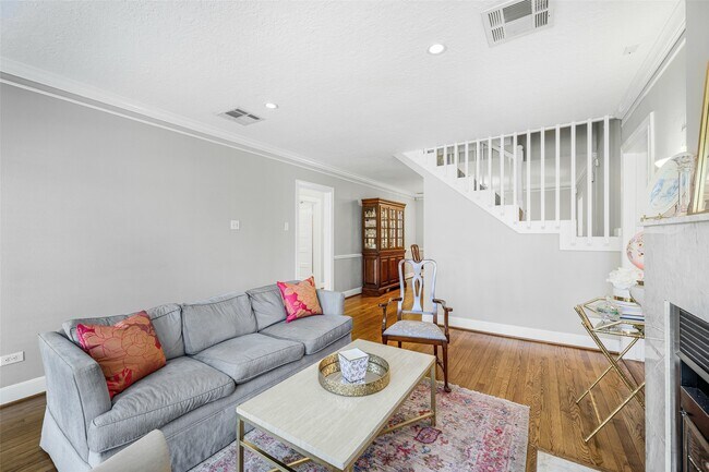 Building Photo - 307 W 31st St