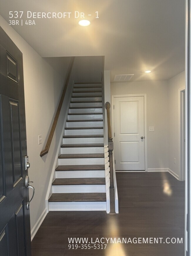 Building Photo - 537 Deercroft Dr