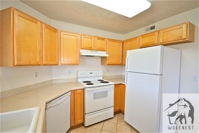 Building Photo - Stunning 3 Bedroom West Valley Condo