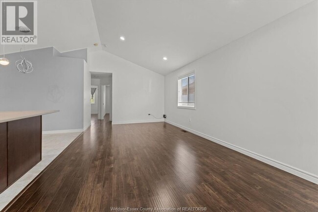 Photo du bâtiment - 11262 Timber Bay Crescent
