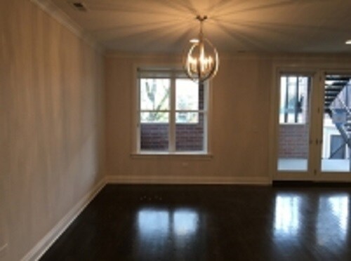 Foto del edificio - 1843 W Irving Park Rd