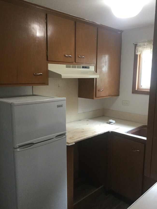 Kitchen - 221 4th St NE