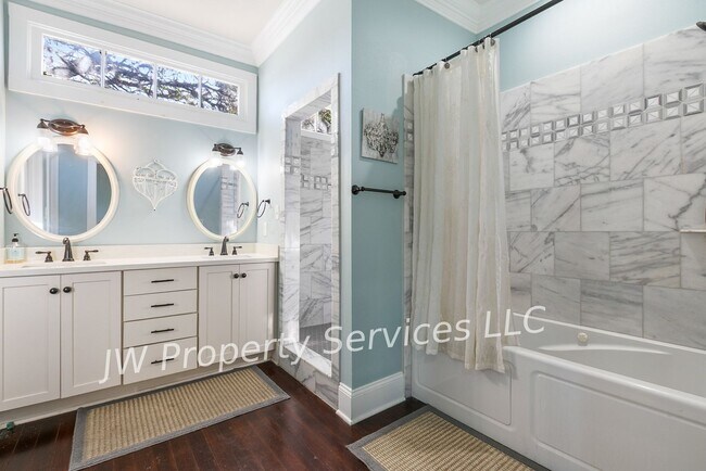 Foto del edificio - Stunning 3BR/3BA Home Near Downtown – Furnished or Unfurnished Options Available