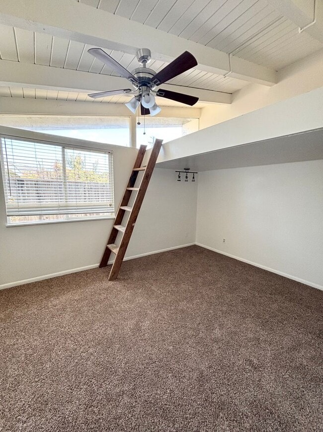 Foto del edificio - Lovely 3 Bedroom Home in Established Neigh...