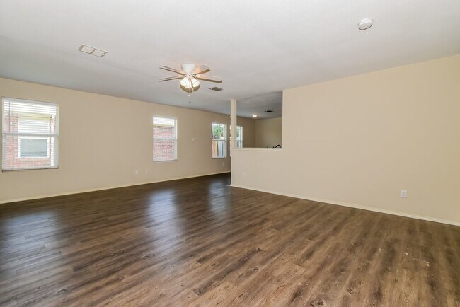 Building Photo - 2433 Pecan Dr
