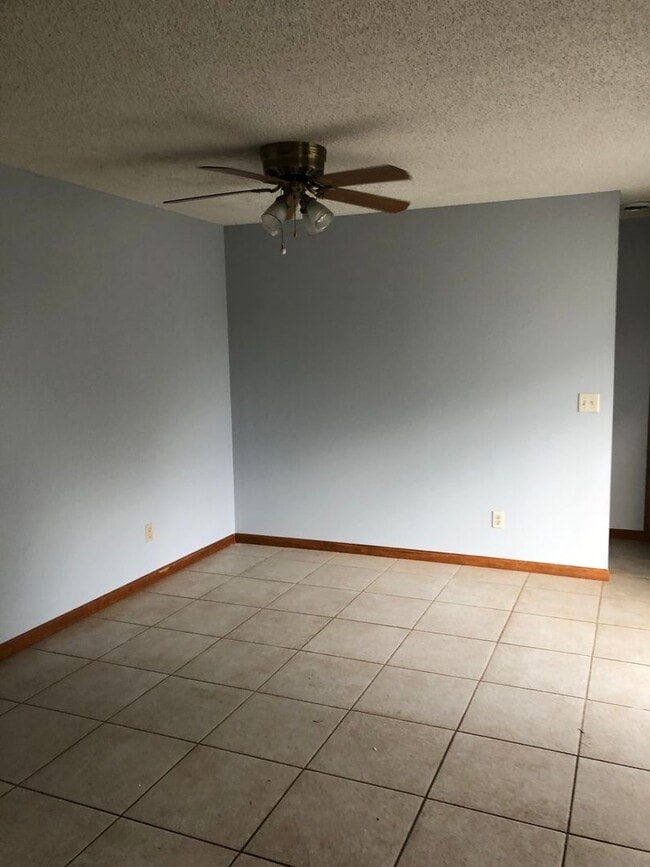 Building Photo - 317 Palomino Ln