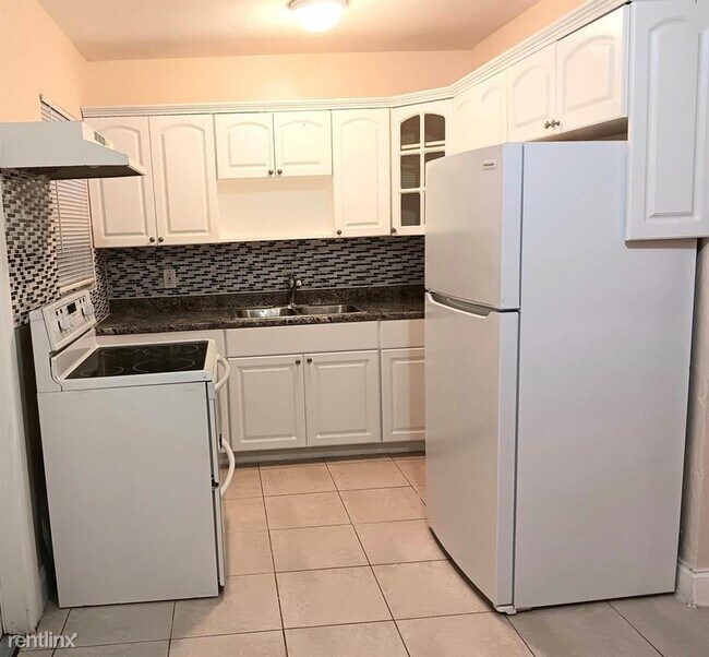 Building Photo - 3 br, 1 bath House - 131 NE 15th Ave