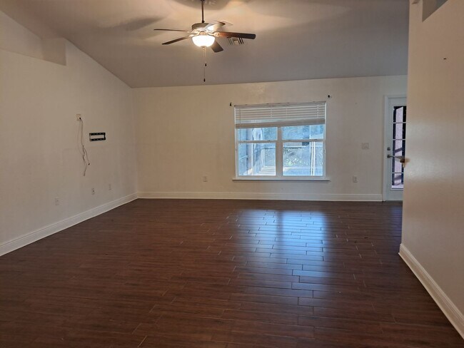 Foto del edificio - Beautiful 3 Bedroom +Den Pool Home for Rent!!!