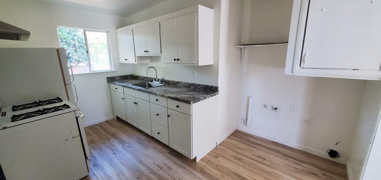Woodbridge Kitchen 2 - 255 Woodbridge Ave