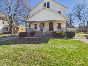 Building Photo - 446 7th St