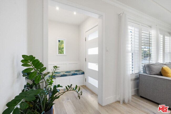 Foto del edificio - 5439 Carpenter Ave